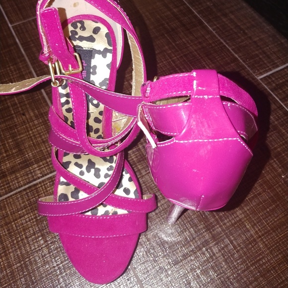 👠Cute Pink Heels 👠 - Picture 2 of 2